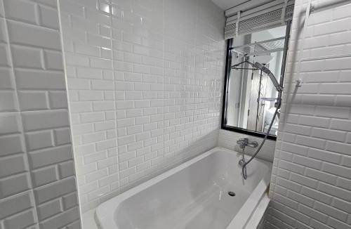 Chong Nonsi Hotel | โรงแรมแอเรียเพลส สาทร (AREA Place)