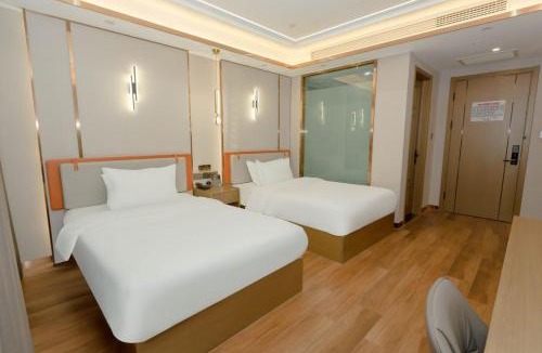 Urumqi City Centre Hotel | 万信至格酒店乌鲁木齐机场德港万达店
