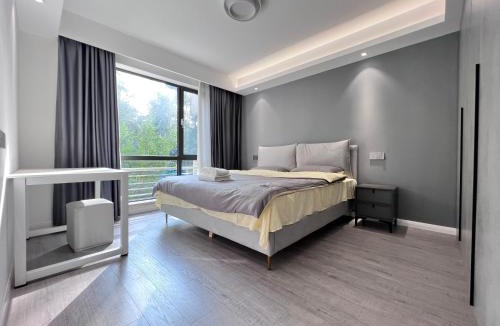 Lujiazui Apartment | 上海世博浦东三房别墅