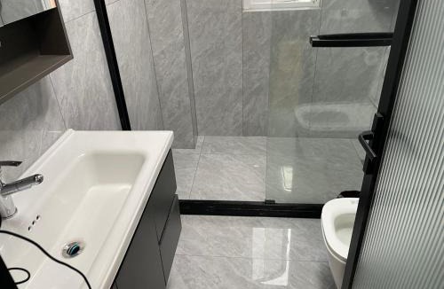 Downtown Shanghai Apartment | 上海柠檬汁民宿 Shanghai lemon juic B&B -Shanghai Lemon Deluxe Room外滩南京东路步行街