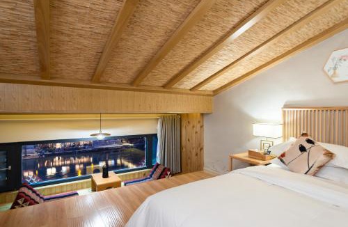 Fenghuang Apartment | 云桥自在江景民宿