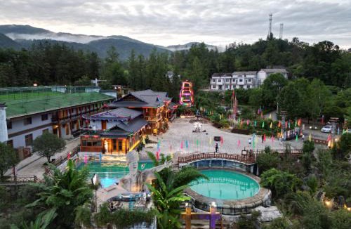 Wulingyuan House | 张家界熊风艺术园森林有约民宿