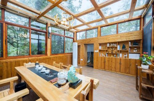 Wulingyuan House | 张家界熊风艺术园森林有约民宿