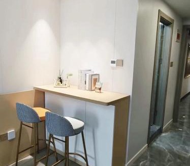 Lujiazui Hotel | 彩虹小居陆家嘴店