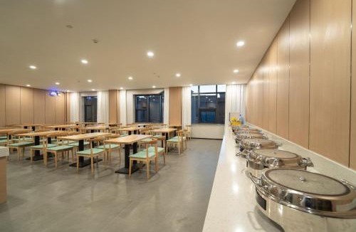 Samzhubze District Hotel | 日喀则藏隆广场万信至格酒店
