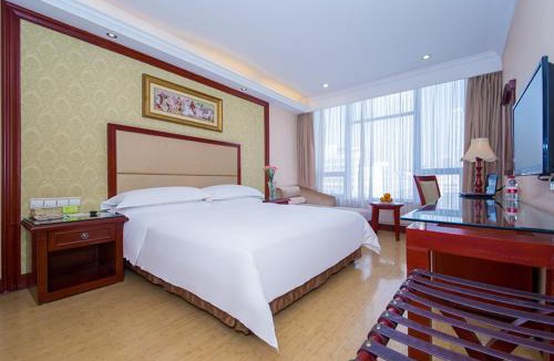 Fangcheng Hotel | 维也纳国际酒店襄阳万达广场火车站店