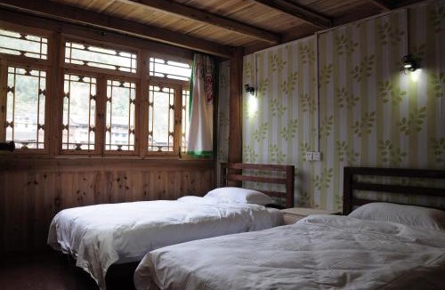 Qiandongnan Hotel | 肇兴溪舍山堂 Creekside Inn