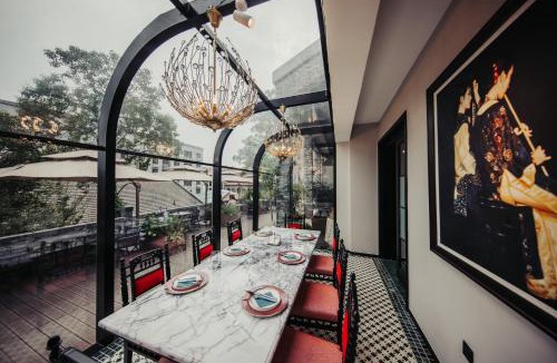 Wuchang Hotel | 隐居伴山黄鹤楼昙华林店