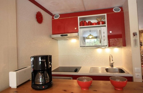 Tignes le Lac Apartment | 10m from resort center, 7th floor, view lake, balcony, tv, ski locker, 28m², Tignes