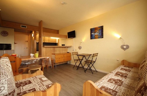 Arc-1800 Apartment | 10m from resort center, 1st floor, view valley, balcony, tv, 33m², Les Arcs
