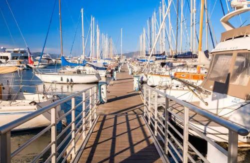 Pointe Croisette Boat Rental | 12 m sailboat for rent in Cannes on dock Port Canto