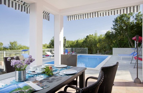 Crni Villa | 135 m² Villa ∙ 4 bedrooms ∙ 8 guests