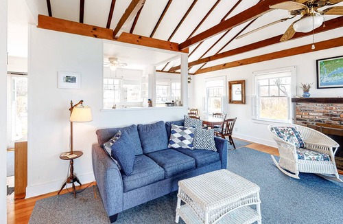 Town of Southold Town House | 139 m² House ∙ 2 bedrooms ∙ 4 guests