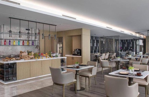 Shuangliu District Hotel | 160 m² Hotel ∙ 4 guests