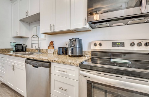 Cocoa House | 2 Mi to Cocoa Riverfront Park: Home w/Patio!