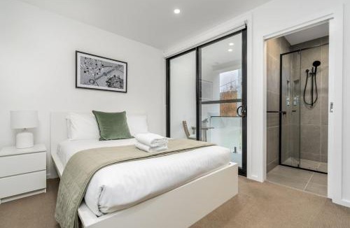 Braddon House | 2-Storey Lumiere Townhouse with Private Courtyard - Hosted by Canstay
