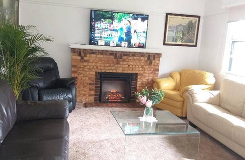 Flora Hill House | 200 m² House ∙ 3 bedrooms ∙ 17 guests