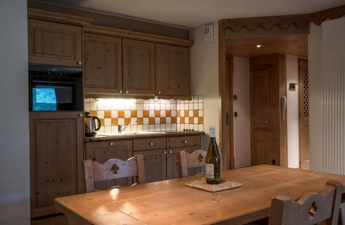 Les Belleville Apartment | 200m from resort center, 2nd floor, view mountain, fitness, swimming pool, sauna, hammam, balcony