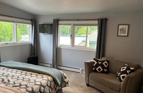 South Addition Apartment | 2BD 2BR Downtown Westchester Sleeps 2 to 6