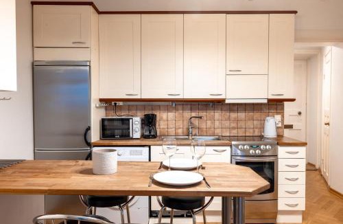 Punavuori Apartment | 2ndhomes Compact Top Floor Studio in Erottaja