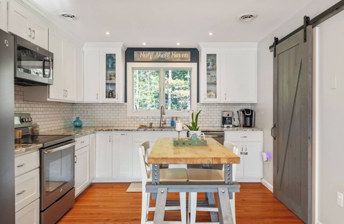 Onemo Cottage | 3 BR Bay Home w Private Dock & all the Amenities