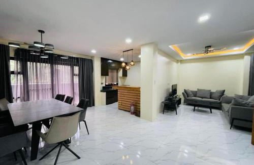 Baguio House | 3 Storey Baguio Modern Transient House by DeiGratia