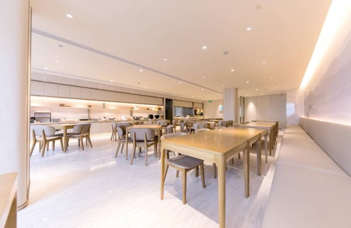 Pudong Hotel | 32 m² Hotel ∙ 8 guests