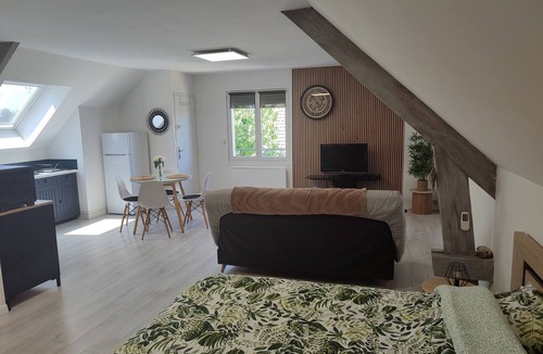 Colombelles Apartment | 45 m² studio in private home with independent access and private parking