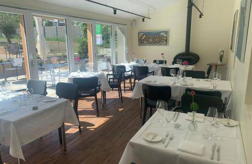 Bas-Vully Hotel | 50 m² Hotel ∙ 2 guests