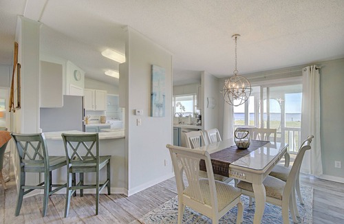 Severn House | A Sandy White Beach Retreat * NEAR WILLIAMSBURG*