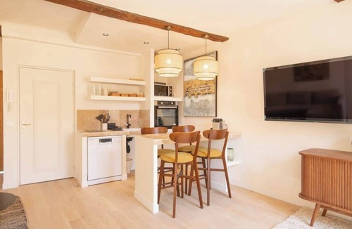 Old Town Apartment | A Sublime 1-BR in the Heart of Saint-Tropez