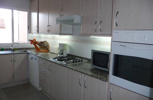 Muchamiel Apartment | Alicante 3 bedroom apartment with swimming pool, near the beach, WIFI, French TV