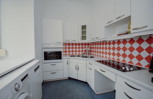 Feldbach Apartment | Altbauwohnung in städtischer Ruhelage