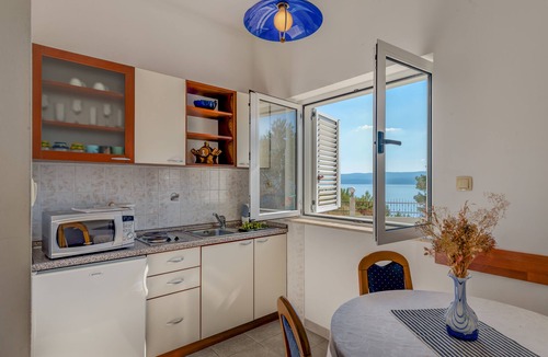 Lokva Rogoznica Apartment | Apartment A4 with Swimming Pool, Whirlpool and Big Terrace