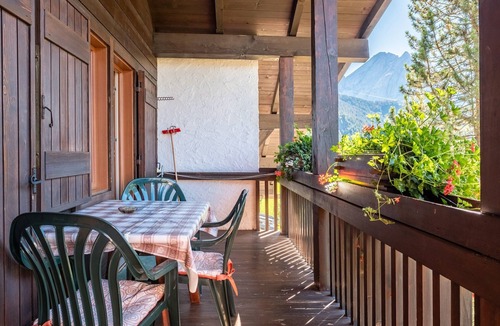 Canazei Apartment | Apartment "Cesa Soramurat 5 6" with Mountainview, Wi-Fi, Balcony & Shared Garden