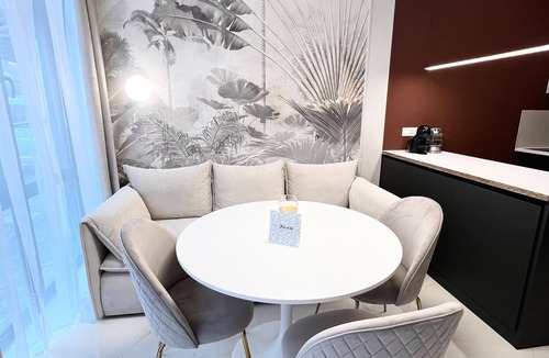 Poblats Maritims Apartment | Apartment 'Era Deluxe Oasis 2 Near the Beach' with Wi-Fi and Air Conditioning