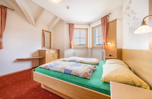 Valdaora di Sopra House | Apartment In A Hotel 'Residence Oberhauser Apt 6' with Mountain View, Shared Terrace and Wi-Fi