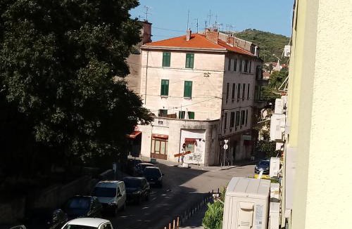 Split Apartment | Apartment In Centre for 7