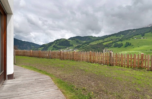 Pedraces Apartment | Apartment 'Paracia App Cir' with Sea View, Shared Garden and Wi-Fi
