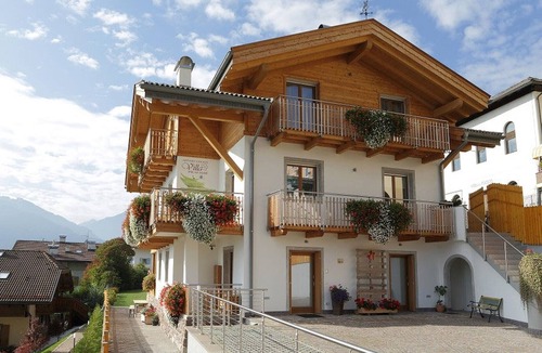 Carano Apartment | Apartment 'Villa Prafiori Anemone' with Mountain View, Shared Garden, Balcony & Wi-Fi
