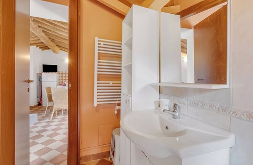 Ripa-Pozzi-Ponterosso Apartment | Appartamento Bellavista with Panoramic View over Versilia, Seravezza, Italy