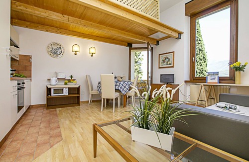 Riva del Garda Apartment | Appartamento Villa Lina with Lake View, Riva del Garda, Italy