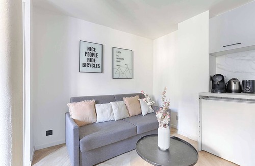 Porte de la Chapelle Apartment | Appartement de Charme au coeur du 18ème