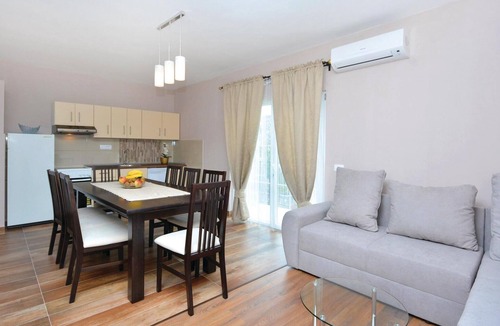 Srinjine Apartment | Awesome apartment in Srinjine with WiFi