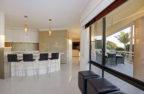 Sapphire Beach House | Beachside Manor - beachfront at Sapphire Beach