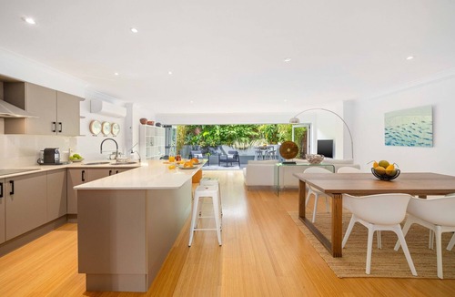 Port Macquarie Boat Rental | Beachside Oasis – Dixon Ave