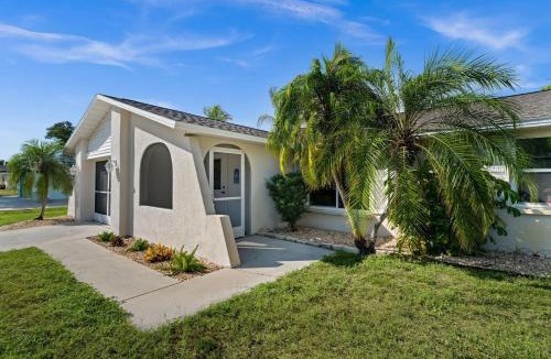 South Venice House | Beautiful, Accessible Venice Home near the beach and Historic Venice Downtown