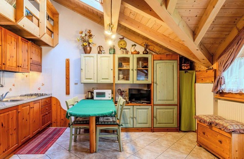 Ragoli Apartment | Beautiful apartment for 5 guests with TV, balcony and panoramic view