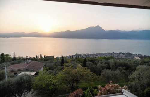 Torri del Benaco House | BEAUTIFUL LAKE OF GARDA VIEW, surrounded by greenery, WI-FI and AIR CONDITIONING included.