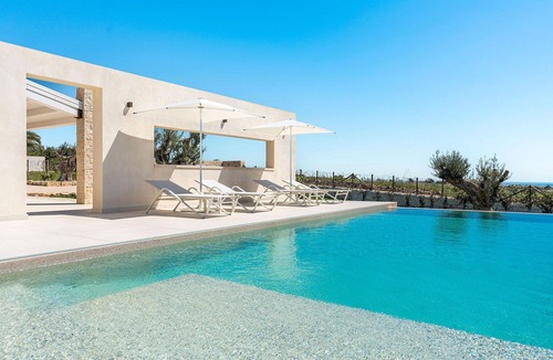 Rosolini Villa | Beautiful private villa for 4 guests with private pool, A/C, WIFI, TV, terrace and panoramic view